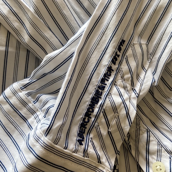 Abercrombie & Fitch women’s navy and white button down.  Size Large.  EUC. - Picture 10 of 10